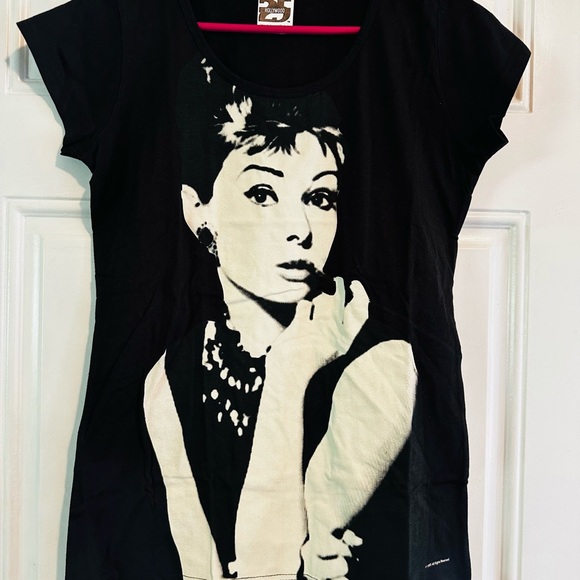 New 1985 tape graphic Black tee... M ;;;